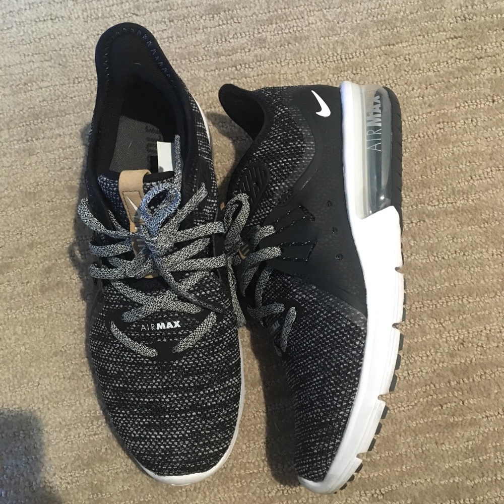 Nike AirMax Sequent 3 Women Size 6